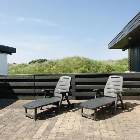2 Bedroom Beautiful In Pandrup Rødhus