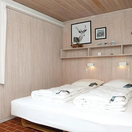 2 Bedroom Beautiful In Pandrup * Rødhus